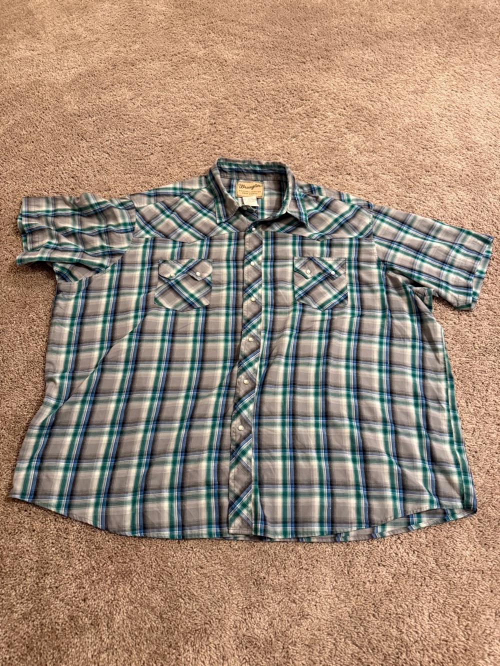 Wrangler western Short-Sleeve Plaid Button-Down in Teal, Gray and White
